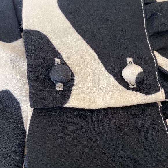 Ann Taylor size medium petite long sleeve black & cream top with covered buttons - Picture 8 of 13